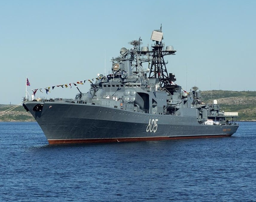Російський протичовновий корабель загорівся в Баренцовому морі