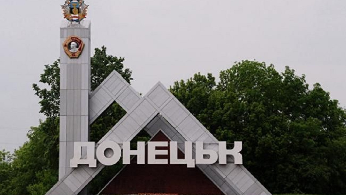 Комендантська година, блокпости та цензура: на окупованій Донеччині 