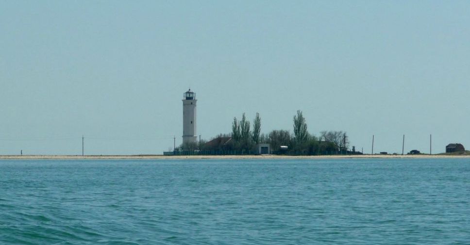 С острова в Азовском море из-за шторма эвакуировали 11 человек (ФОТО)