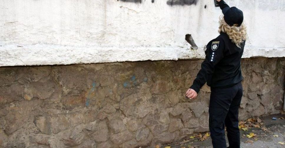 В Мариуполе полицейские «зарисовали» стены города (ФОТО)