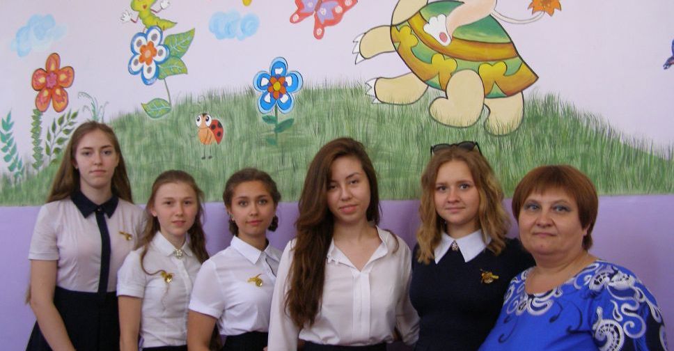 В Мариуполе ученики превращают школу в художественную галерею (ФОТО+ВИДЕО)
