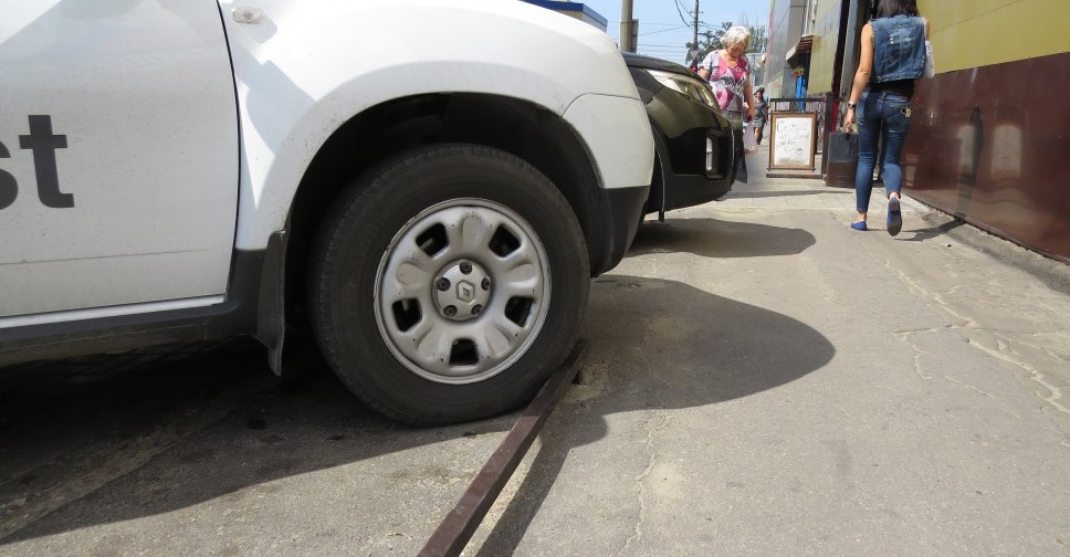 В центре Мариуполя началось долгожданное строительство европарковки 