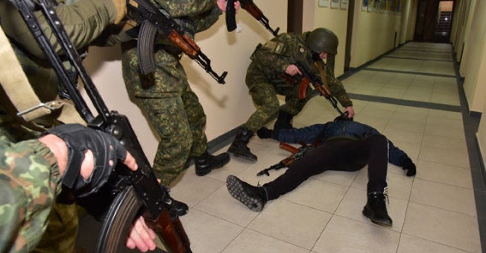 Спецназ в Мариуполе штурмом взял «захваченное» здание областной полиции (ФОТО+ВИДЕО)