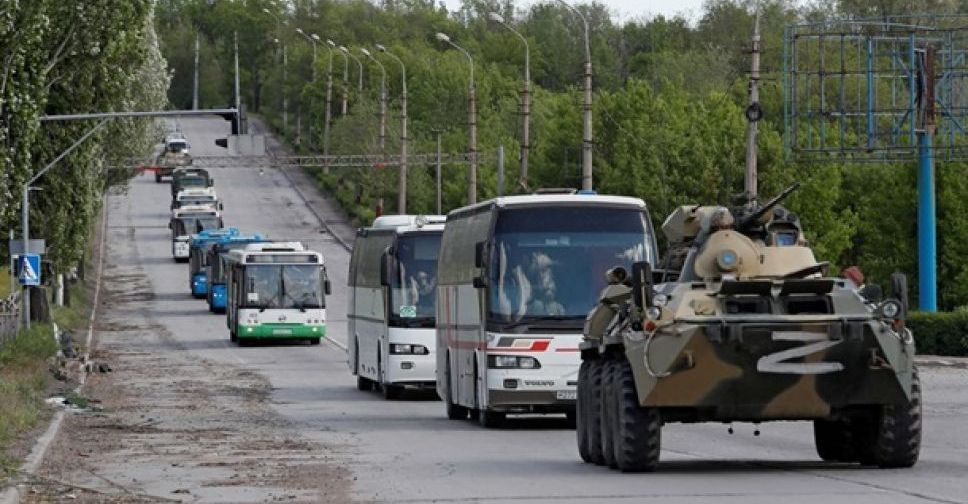 Из Мариуполя вывезли еще семь автобусов украинских военных