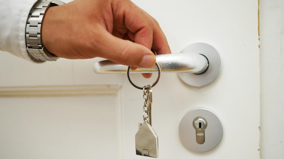 Рієлтори з Донецька продають вкрадені квартири у Маріуполі – ціни сягають  5 млн рублів