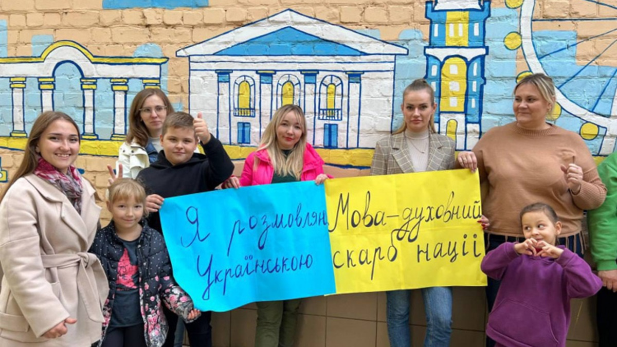 Переселенці в центрах ЯМаріуполь зможуть написати радіодиктант єдності  - як приєднатися