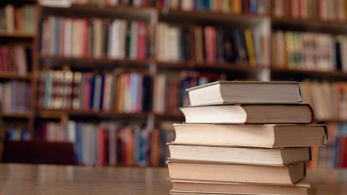 У Дніпрі збирають літературу для книжкового фонду Маріуполя – у колекції вже дві тисячі видань