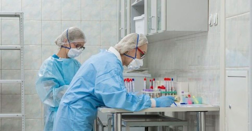 Количество заболевших коронавирусом за сутки превысило 900 человек