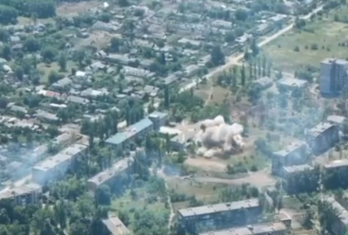 Окупанти обстріляли школу під Торецьком: відео