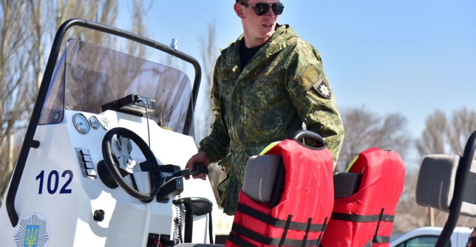 На патрулирование побережья Мариуполя вышел полицейский катер (ФОТО)