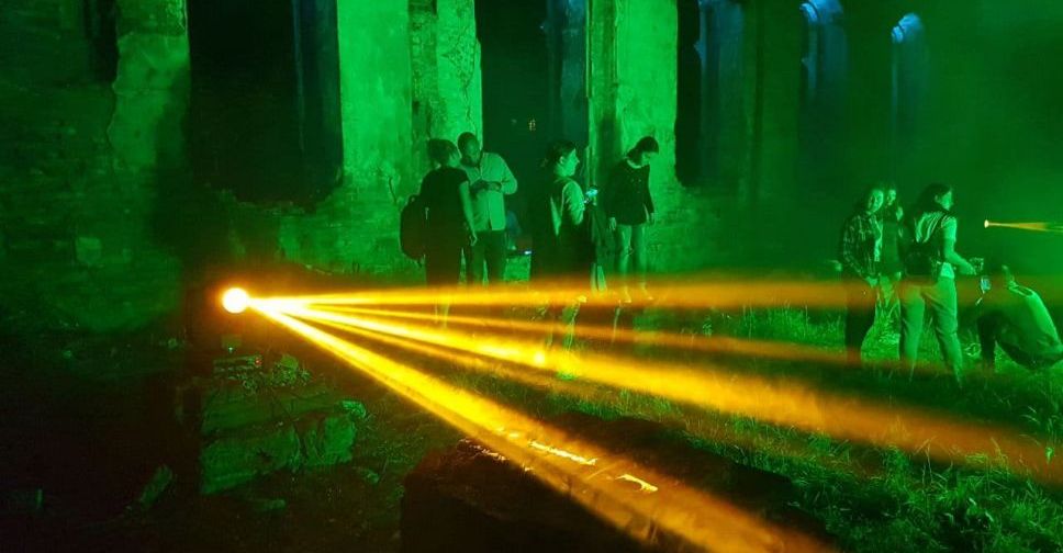 Причудливые узоры «танцевали» на стенах разрушенной синагоги и здания Горуправления милиции