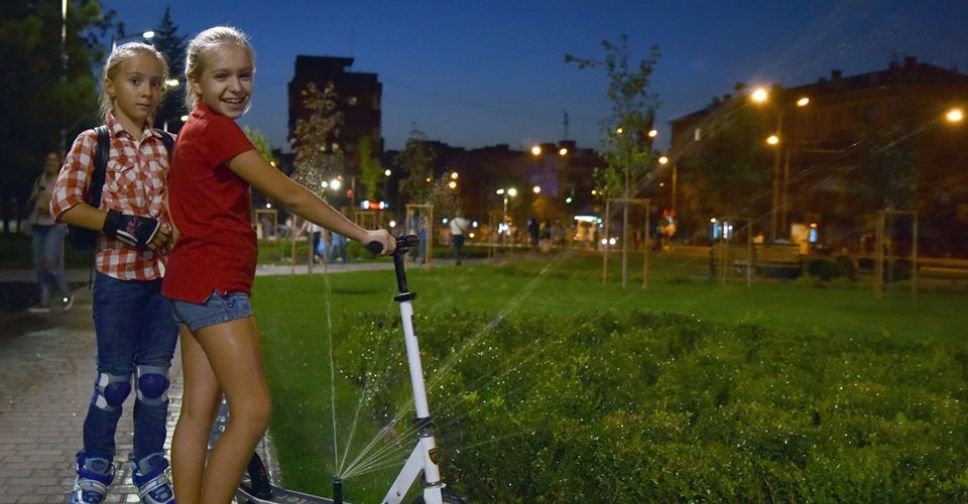 Вечерний центр Мариуполя стал любимым местом отдыха (ФОТОРЕПОРТАЖ)