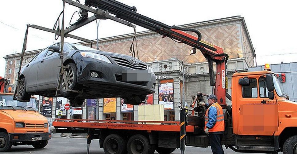 В Мариуполе неправильно припаркованные автомобили будут эвакуировать на штрафстоянки