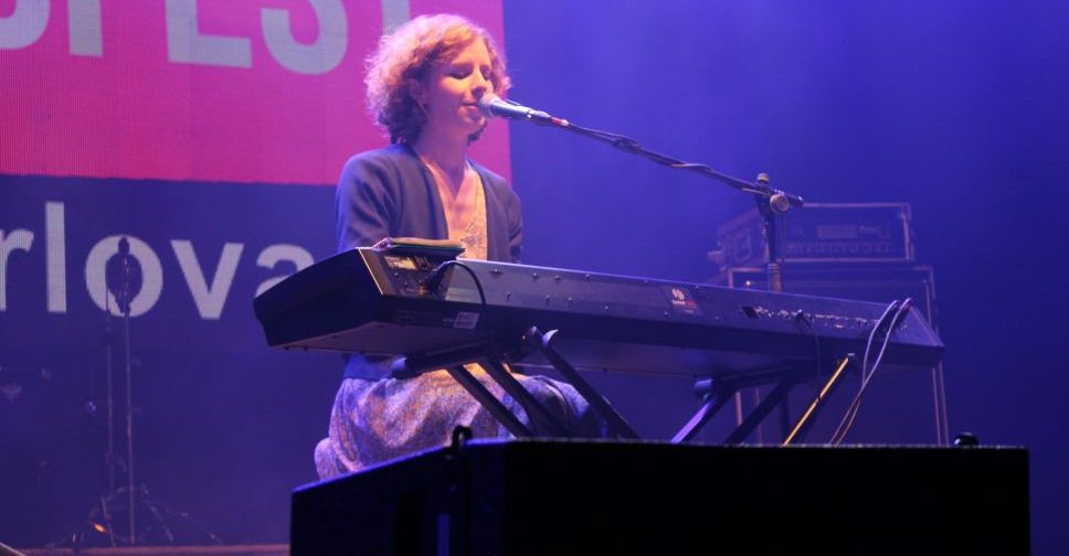 Пронзительная Алина Орлова согрела сердца мариупольцев на ГогольFest`е