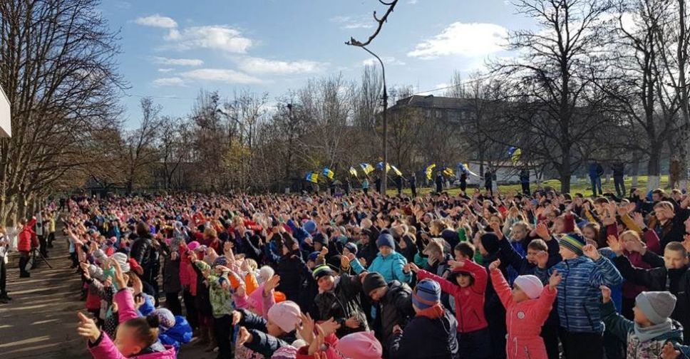 В Мариуполе открытие футбольного поля превратилось в масштабный праздник (ФОТО)
