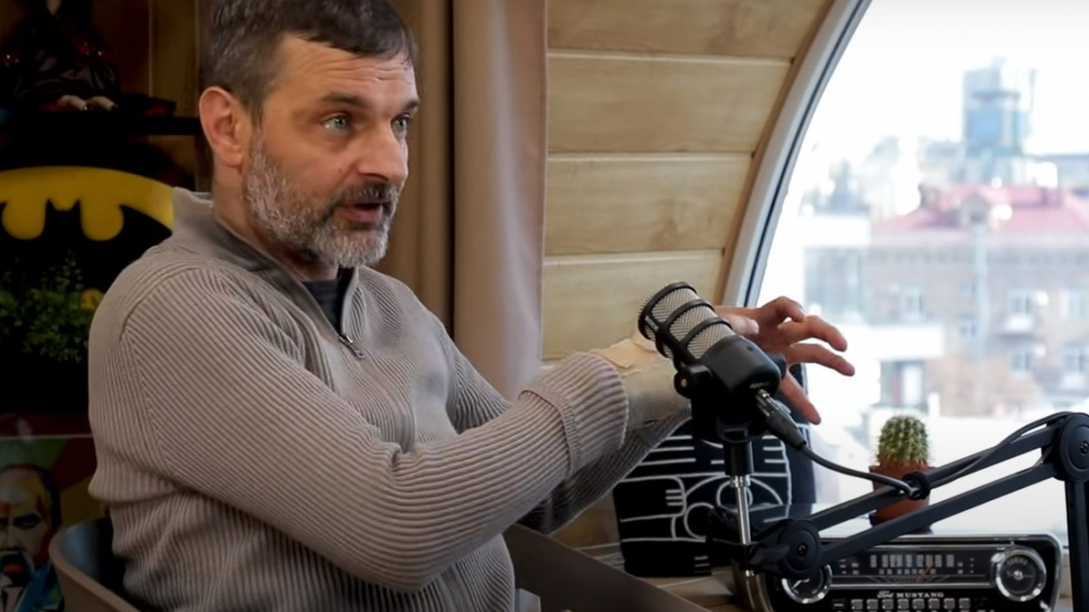 Азовсталь бомбили, а люди вже купалися в морі: інтерв’ю Михайла Діанова розлютило маріупольців
