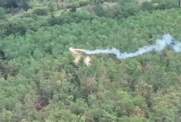 Вогняний дощ від ЗСУ: як дрон Дракон ефектно руйнує позиції окупантів