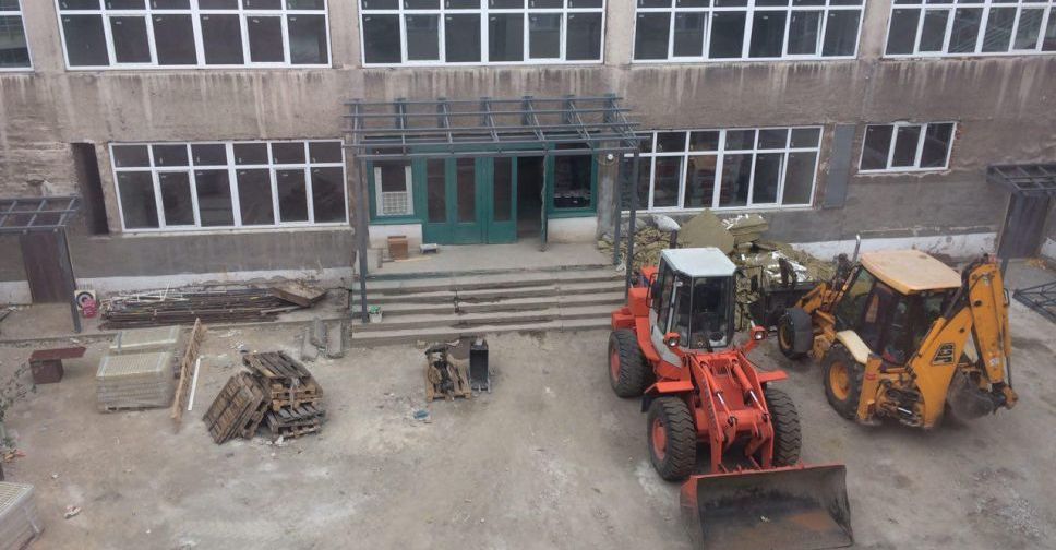 Капремонт мариупольской опорной школы нужно закончить к ноябрю, — Жебривский (ФОТО)