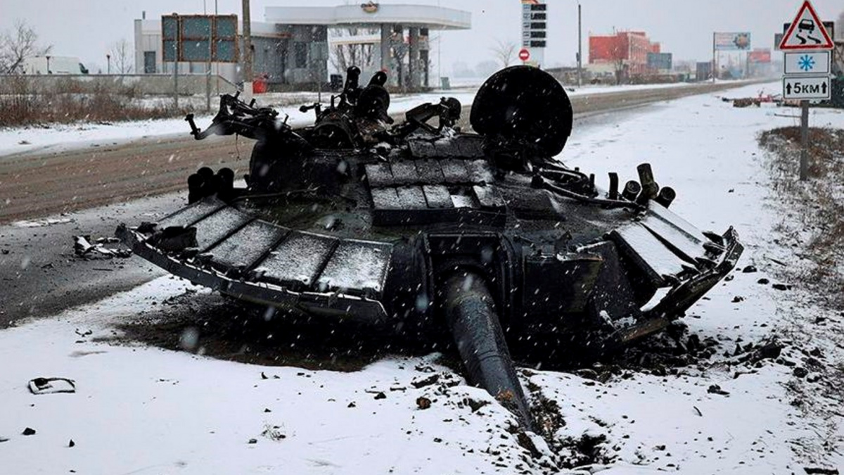 Російський танк провалився під землю та був знищений на Луганщині