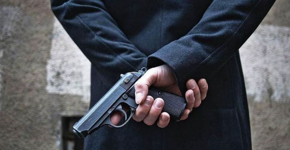 На улице в Мариуполе в мужчину стреляли, а женщина едва не замерзла