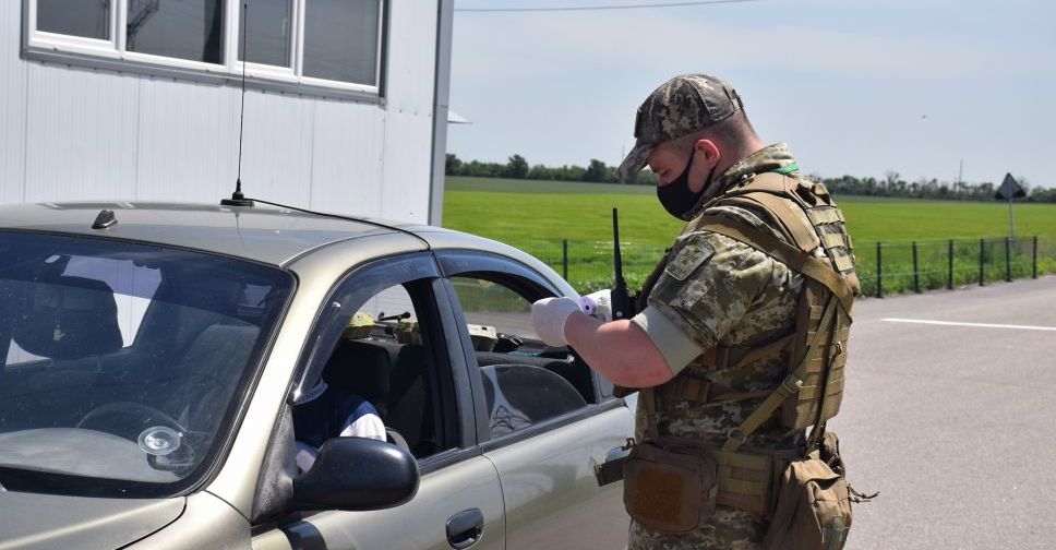 На КПВВ Донетчины «волонтеры» навязывают установку приложения для самоизоляции