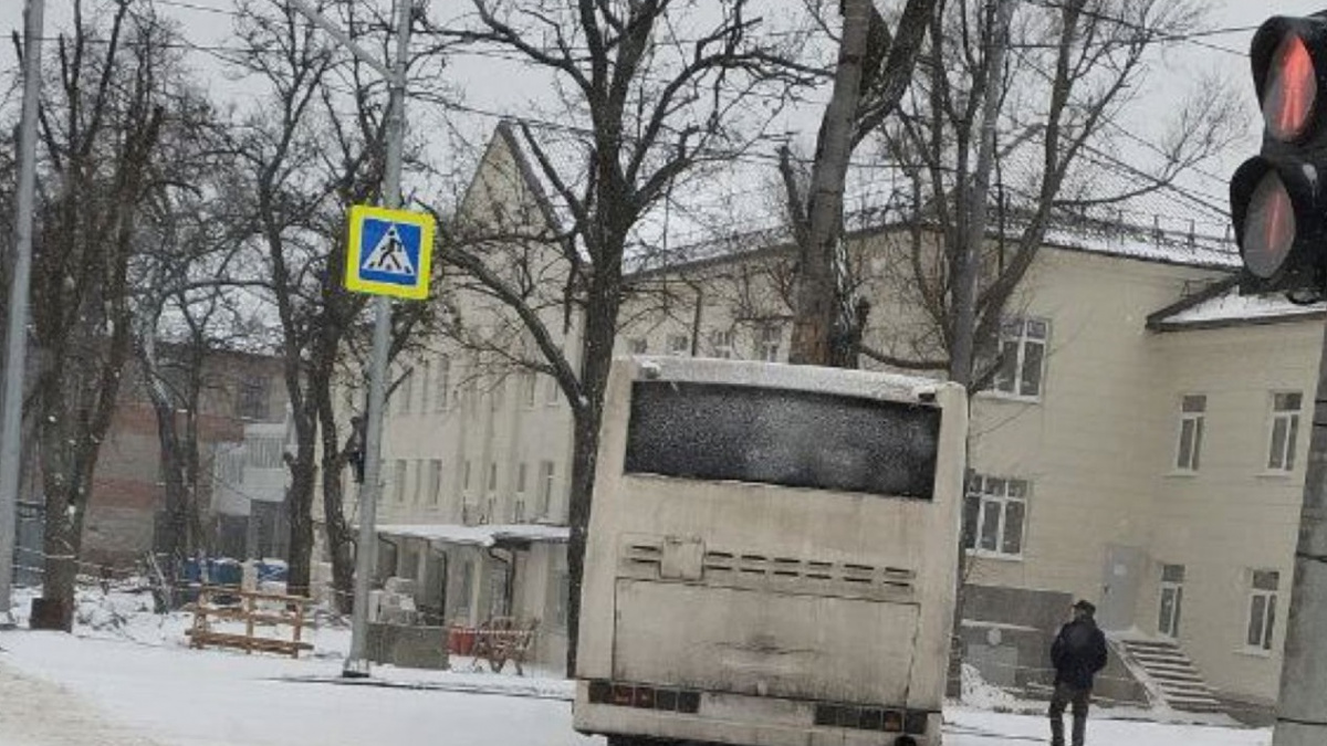 В автобусі холодніше, ніж на вулиці: маріупольці масово скаржаться на громадський транспорт