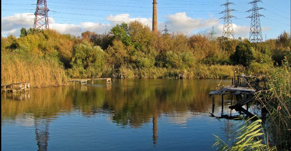 В Мариуполе из реки достали тело женщины