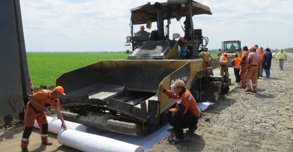 В Донецкой области первыми в Украине опробовали новую технологию ремонта дорог (ФОТО)