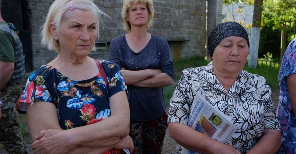 Область отремонтирует дорогу в прифронтовой поселок под Мариуполем (ФОТО)