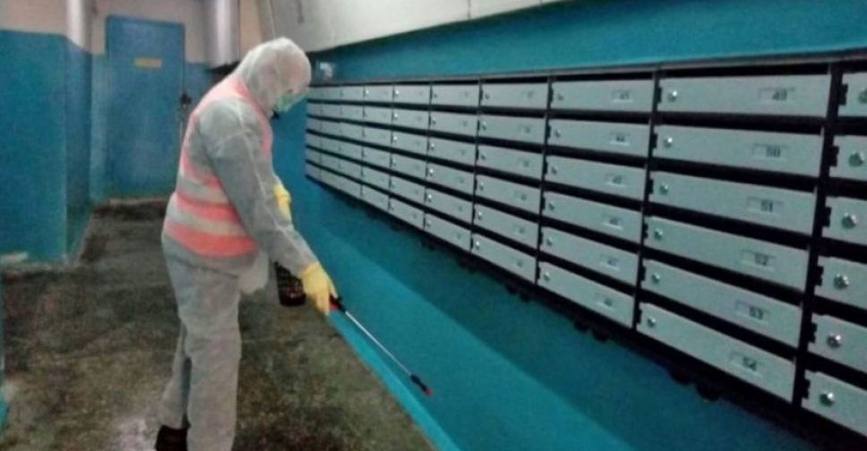 В Мариуполе ежесуточно дезинфицируют 5 тысяч подъездов. В планах мытьё улиц и дорог