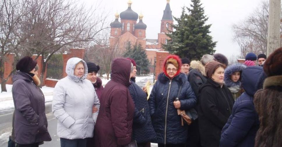 Панихида в Мариуполе: Более 80 жителей Широкино погибли при обстрелах и умерли от стресса (ФОТО)