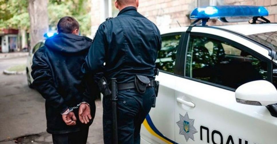 Пьяный мариуполец избил полицейского