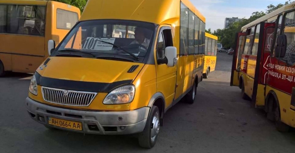 В Мариуполе из-за «убитого» состояния не выпустили на маршрут 12 автобусов (ФОТО)