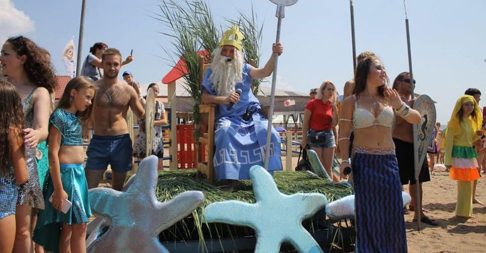 В Мариуполе «отрывались» на морском пати с русалками и Нептуном (ФОТО)