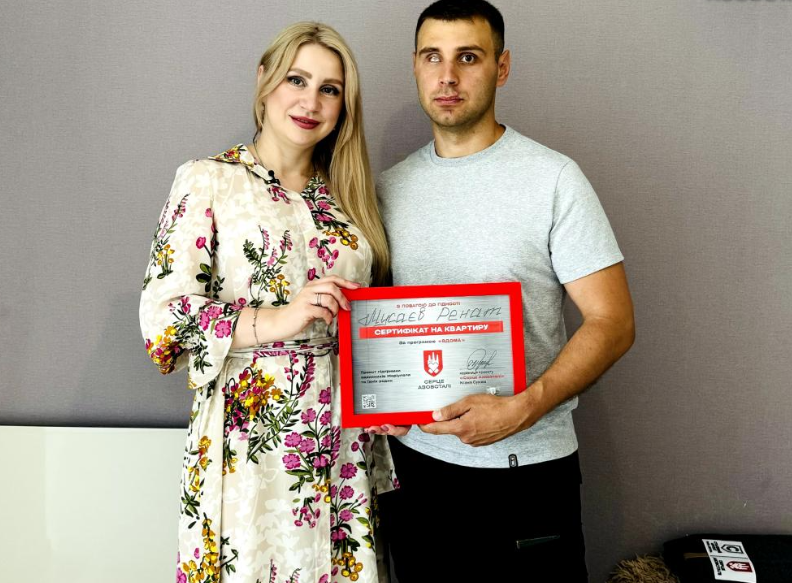 Нацгвардієць Ренат Мусаєв став власником нової квартири на Київщині за програмою Серце Азовсталі. Вдома