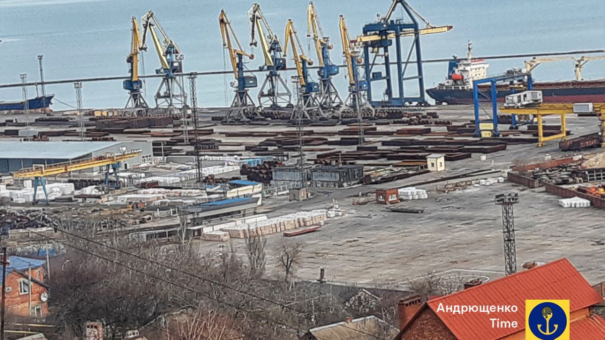 Рух кораблів у Маріупольському порту у грудні – чи запрацювали нові логістичні шляхи окупантів