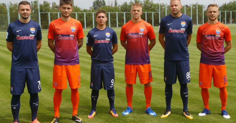 Мариупольские футболисты в новом сезоне сыграют в обновленной форме (ФОТО)