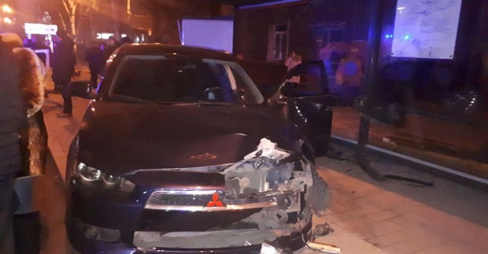 Водители, взявшие на таран новые объекты в центре Мариуполя, возместят убытки городу (ФОТО)