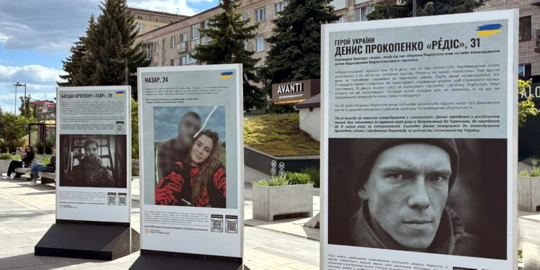 Очі Маріуполя – у Рівному проходить фотовиставка, присвячена захисникам Азовсталі