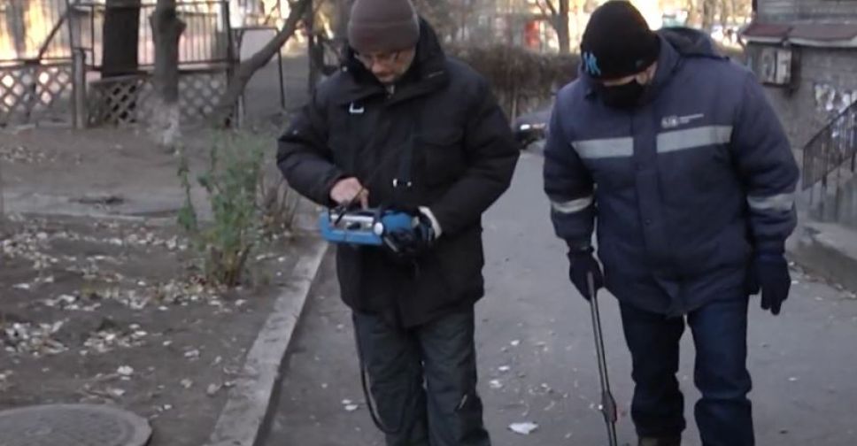 Найти и ликвидировать. «Мариупольтеплосеть» выявляет порывы на теплотрассе без разрытий
