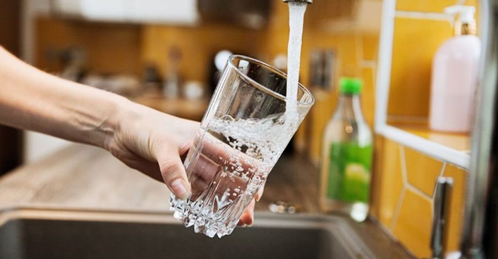 Аварии и замена трубопровода стали причинами отключений воды в Мариуполе