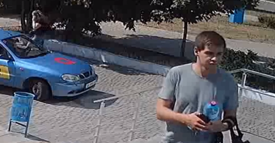 В Мариуполе ищут парня, обокравшего фитнес-клуб (ВИДЕО)