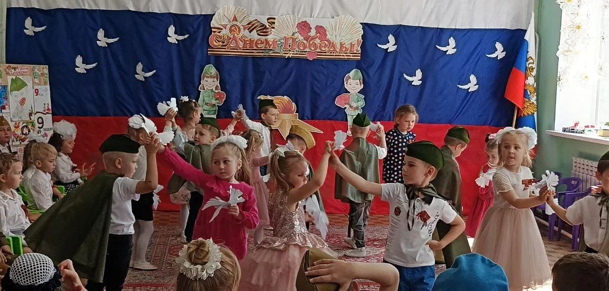 «Достойные продолжатели нацистов» – росіяни влаштували свято цинізму у Маріуполі