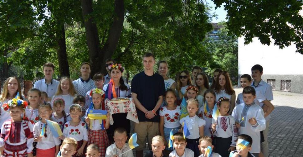 https://www.facebook.com/КЗ-Маріупольська-спеціалізована-школа-І-ІІІ-ступенів-42