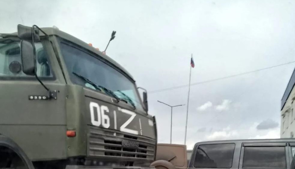 У Маріуполі з’явились нові військові бази: куди зараз тягнуть техніку росіяни - подробиці