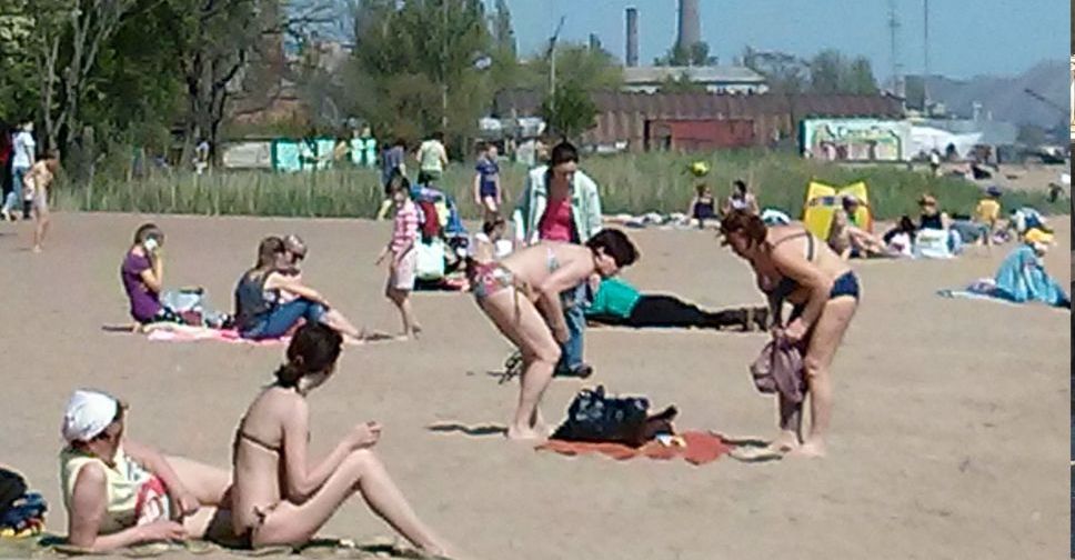 Праздничный Мариуполь бил рекорды весенней посещаемости пляжей (ФОТО)