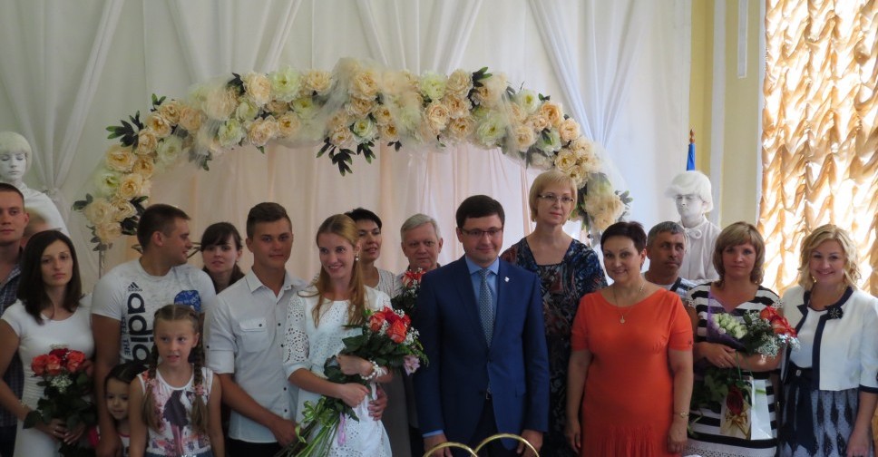 Экспресс-бракосочетание в Мариуполе почти в три раза дороже стандартной регистрации (ВИДЕО)