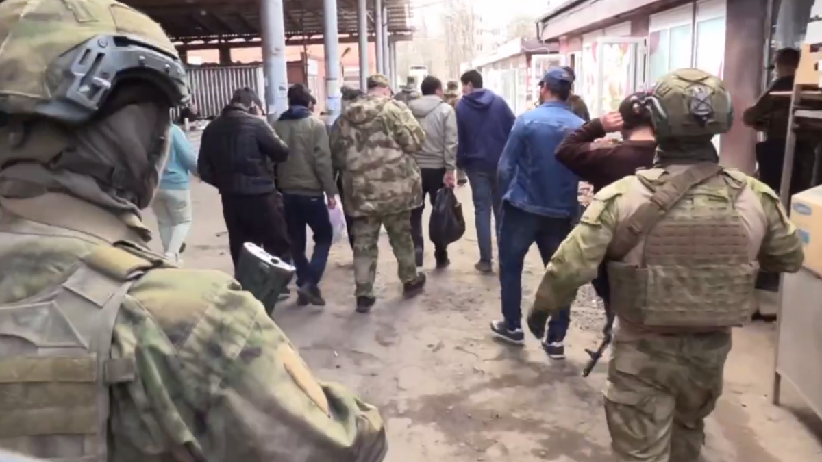 У Маріуполі почалися облави на мігрантів – чому їх виселяють з міста