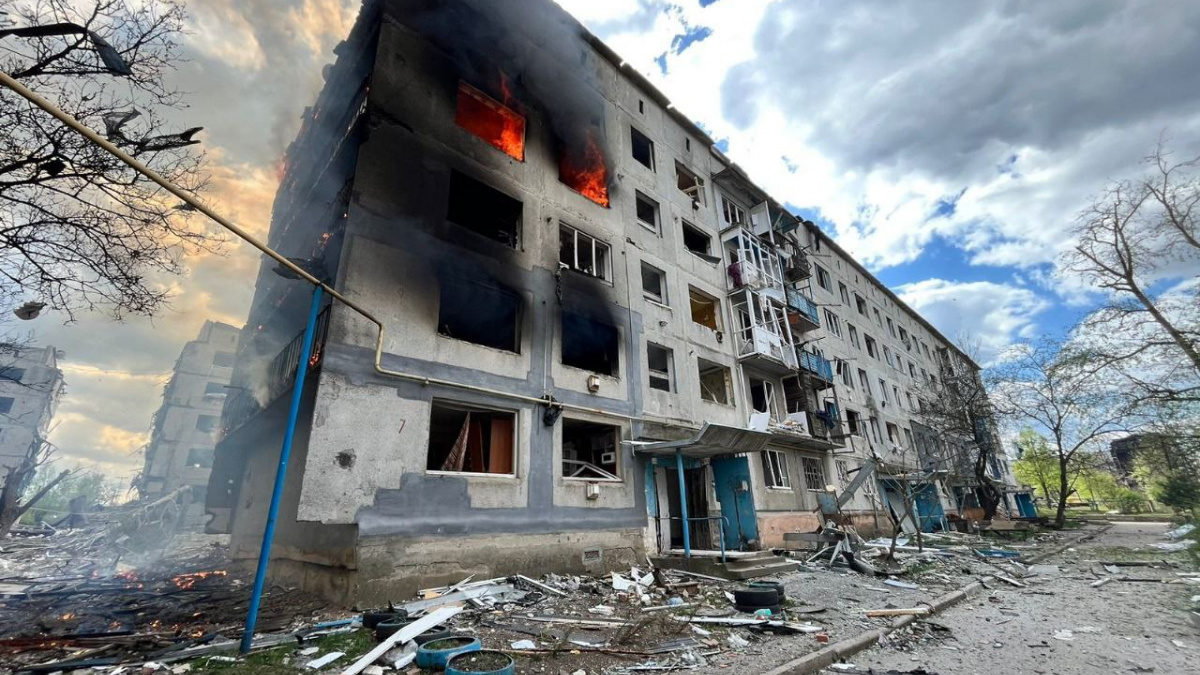 Росіяни перемогли ще один будинок в Очеретиному: що відомо про наслідки авіаудару по селищу