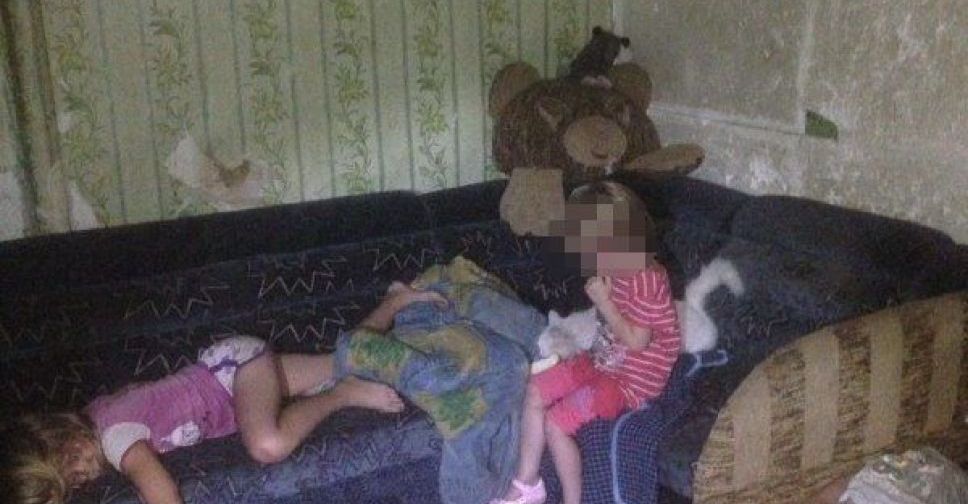 В Мариуполе мать-алкоголичка оставила четверых детей на произвол судьбы (ФОТО)